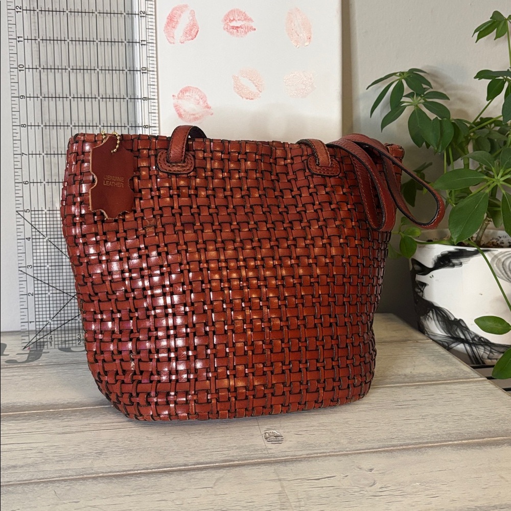 Chic Red Woven Bucket Crossbody Bag Genuine Leather